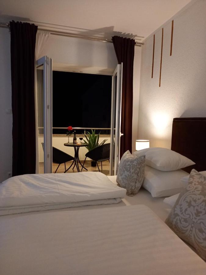 Garfild 1 Guest House Novi Vinodolski Eksteriør billede